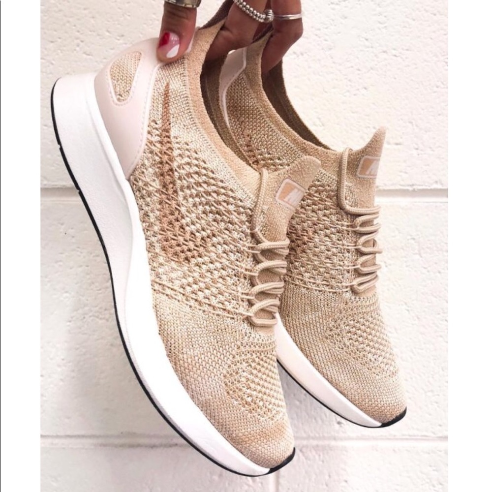 Nike mariah flyknit racer sneaker running shoes - Picture 2 of 8